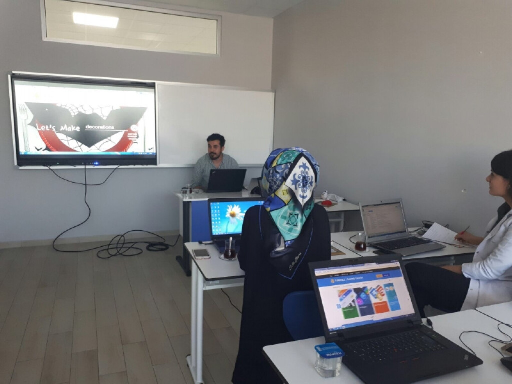 İyi Dersler Okullarında Eğitmen Kodlama Eğitimleri Başladı... | İ...