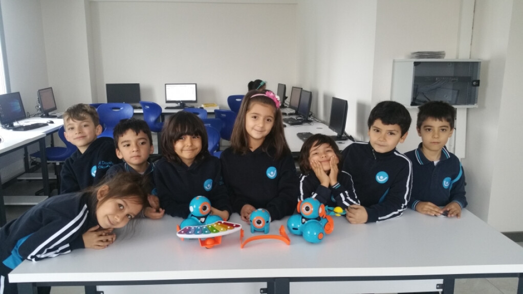 İlkokul Öğrencilerimizle Kodlama ve Robotik Dersimizden Kareler |...